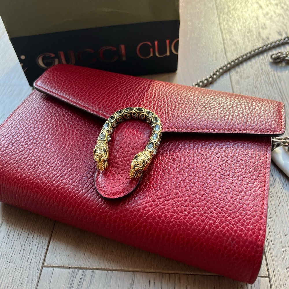 Gucci Dionysus wallet on chain